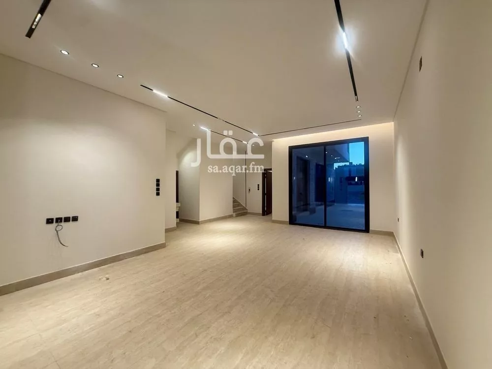 5 bedroom villa in Al Mahdiyyah 4