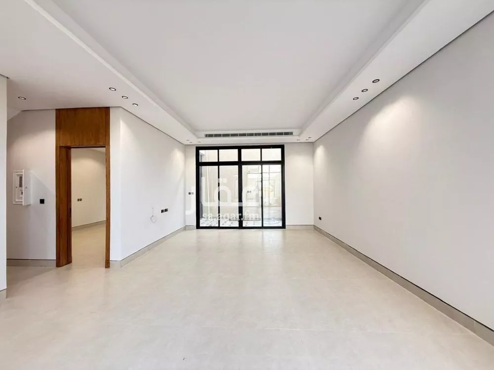5 bedroom villa in Al Mahdiyyah 15