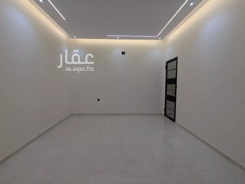 8 bedroom villa in Al Uraija Al Gharbiyah 4