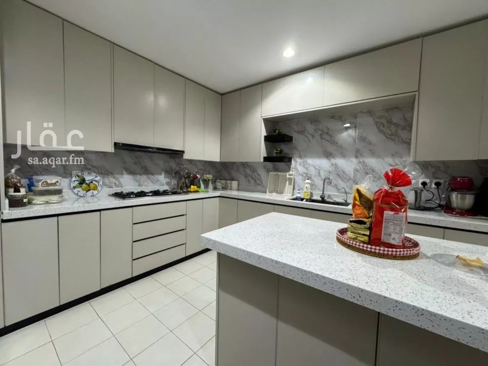 6 bedroom villa in Ishbiliyah 3