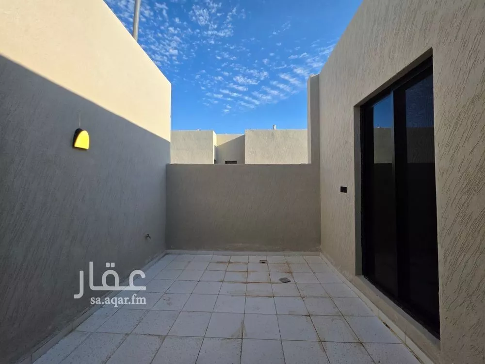 فيلا 7 غرف في عكاظ 12