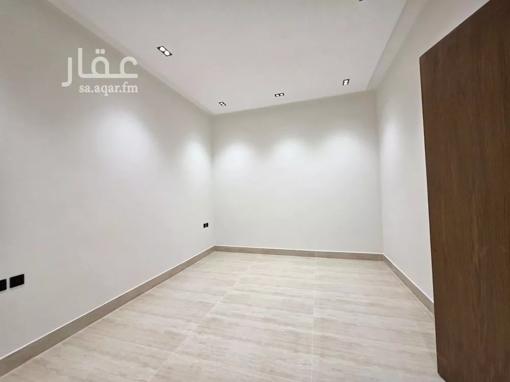 فيلا 7 غرف في عكاظ 14