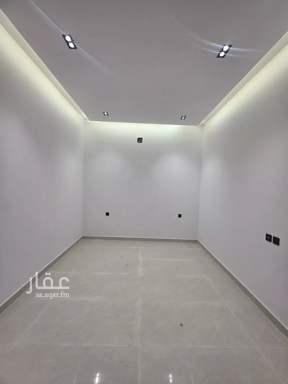 فيلا 8 غرف في طويق 20