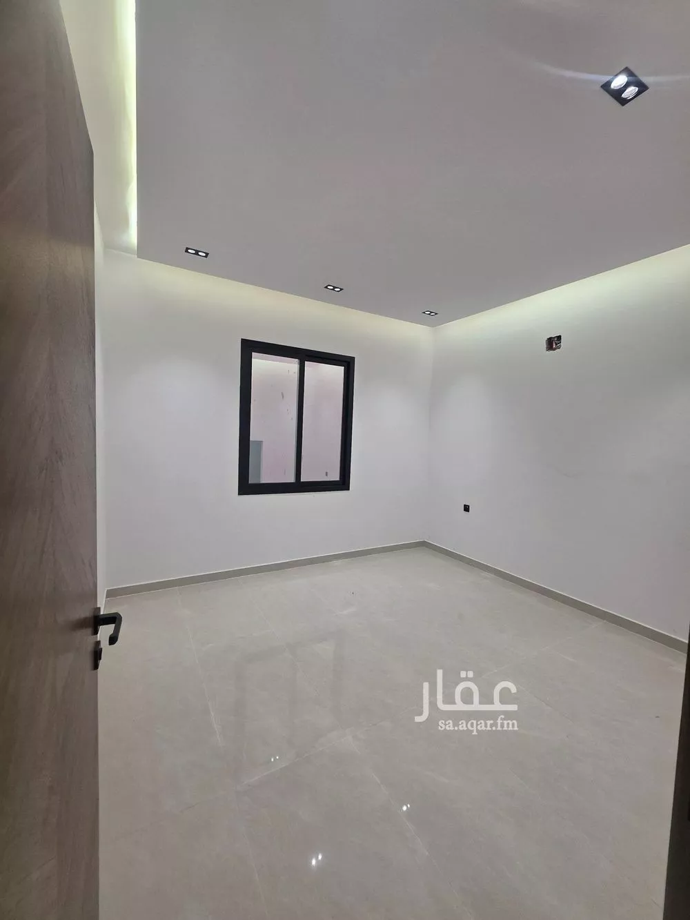 فيلا 8 غرف في طويق 25
