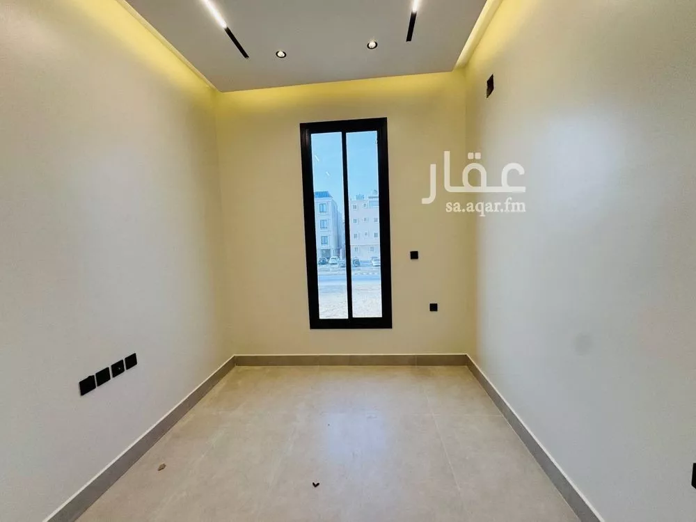 فيلا 4 غرف في العارض 6