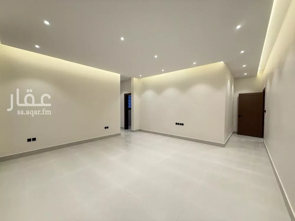 5 bedroom villa in Al Mahdiyyah 23