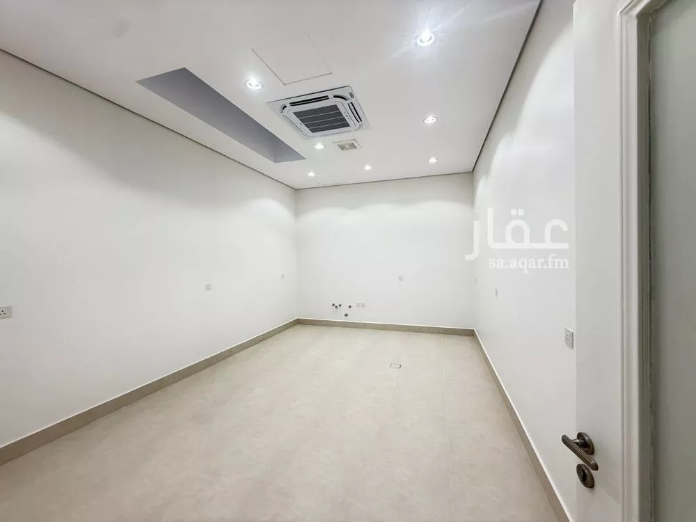 6 bedroom villa in Al Mahdiyyah 8
