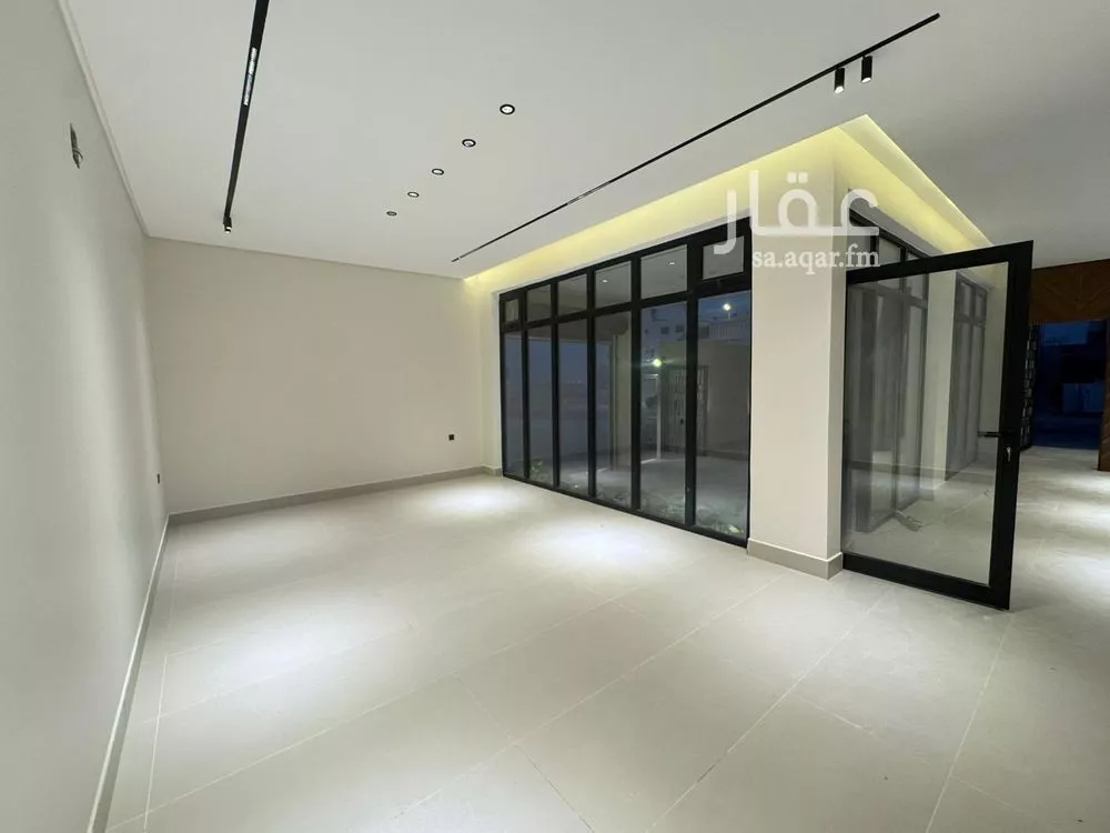 5 bedroom villa in Al Mahdiyyah 3