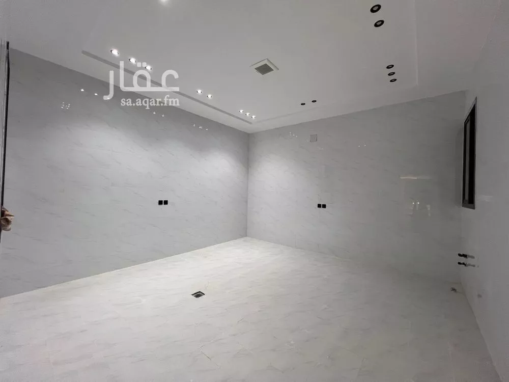 5 bedroom villa in Tuwaiq 18