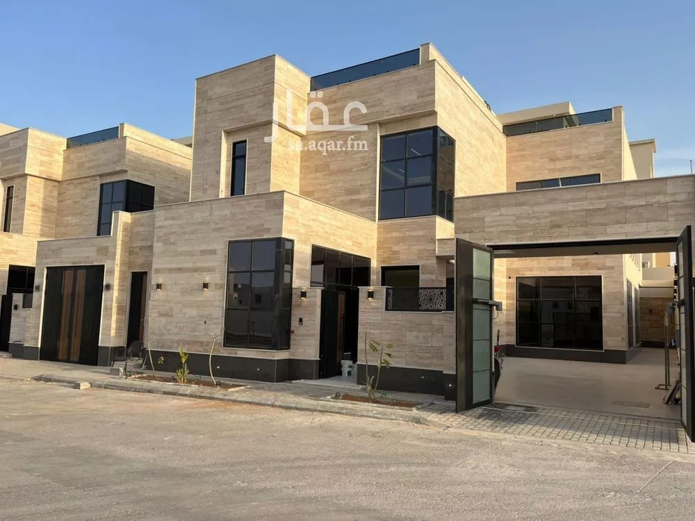4 bedroom villa in Al Mahdiyyah 3