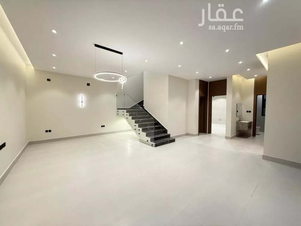 5 bedroom villa in Al Mahdiyyah 3