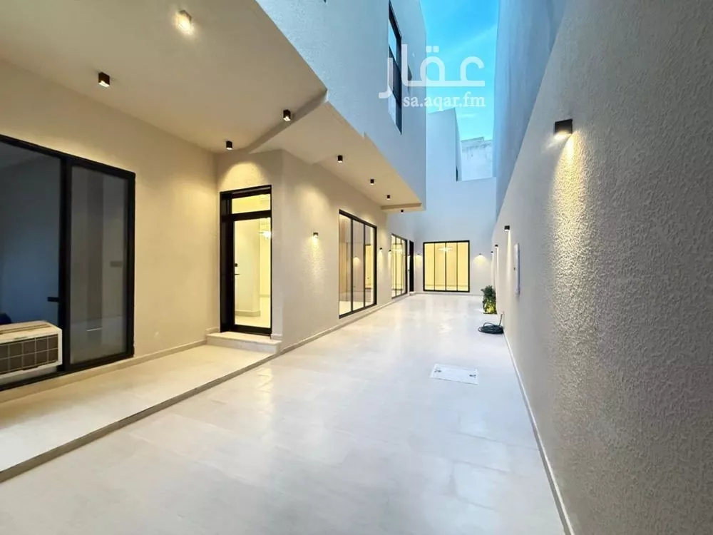 5 bedroom villa in Al Mahdiyyah 6