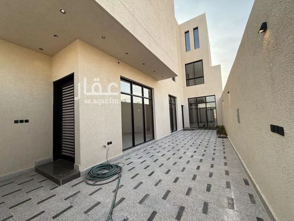 5 bedroom villa in Al Mahdiyyah 4