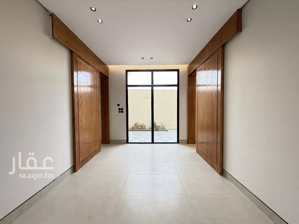 5 bedroom villa in Al Mahdiyyah 6