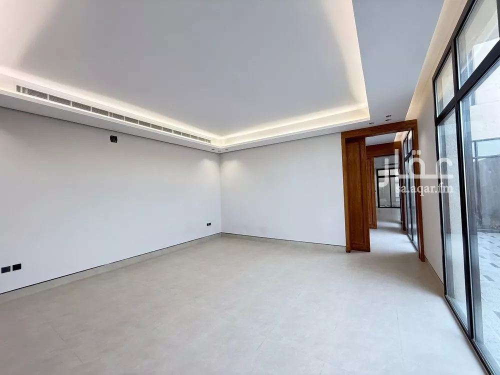 5 bedroom villa in Al Mahdiyyah 9