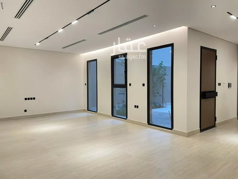 5 bedroom villa in Al Mahdiyyah 6