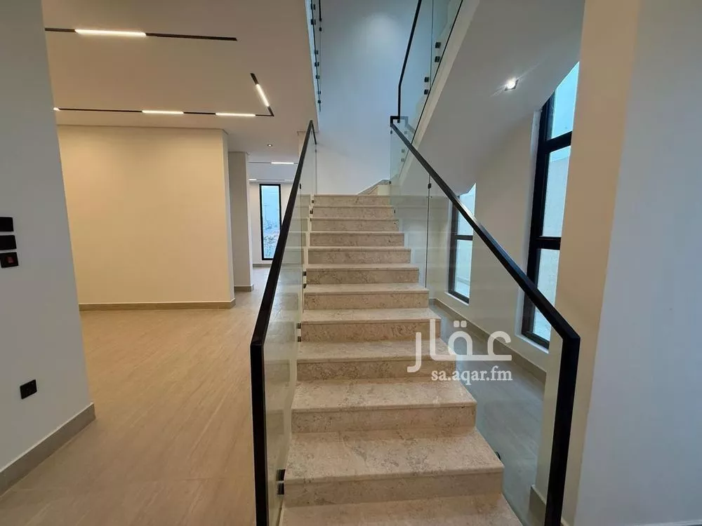 5 bedroom villa in Al Mahdiyyah 2