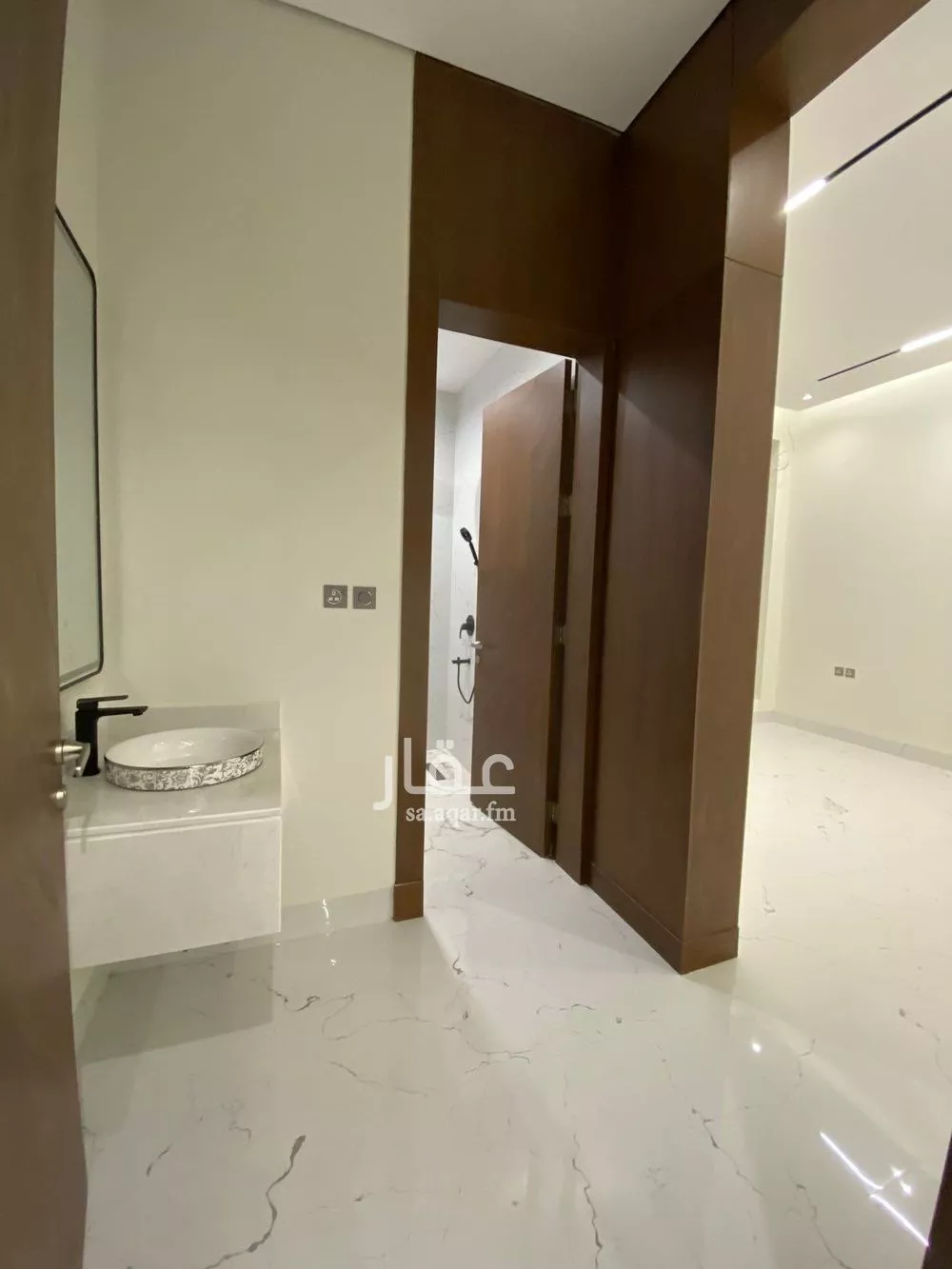 5 bedroom villa in Al Mahdiyyah 2
