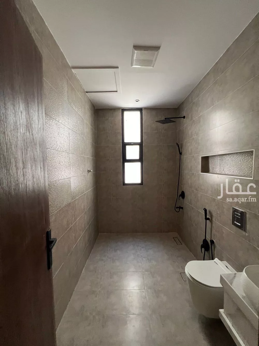 5 bedroom apartment in Al Hazm 11