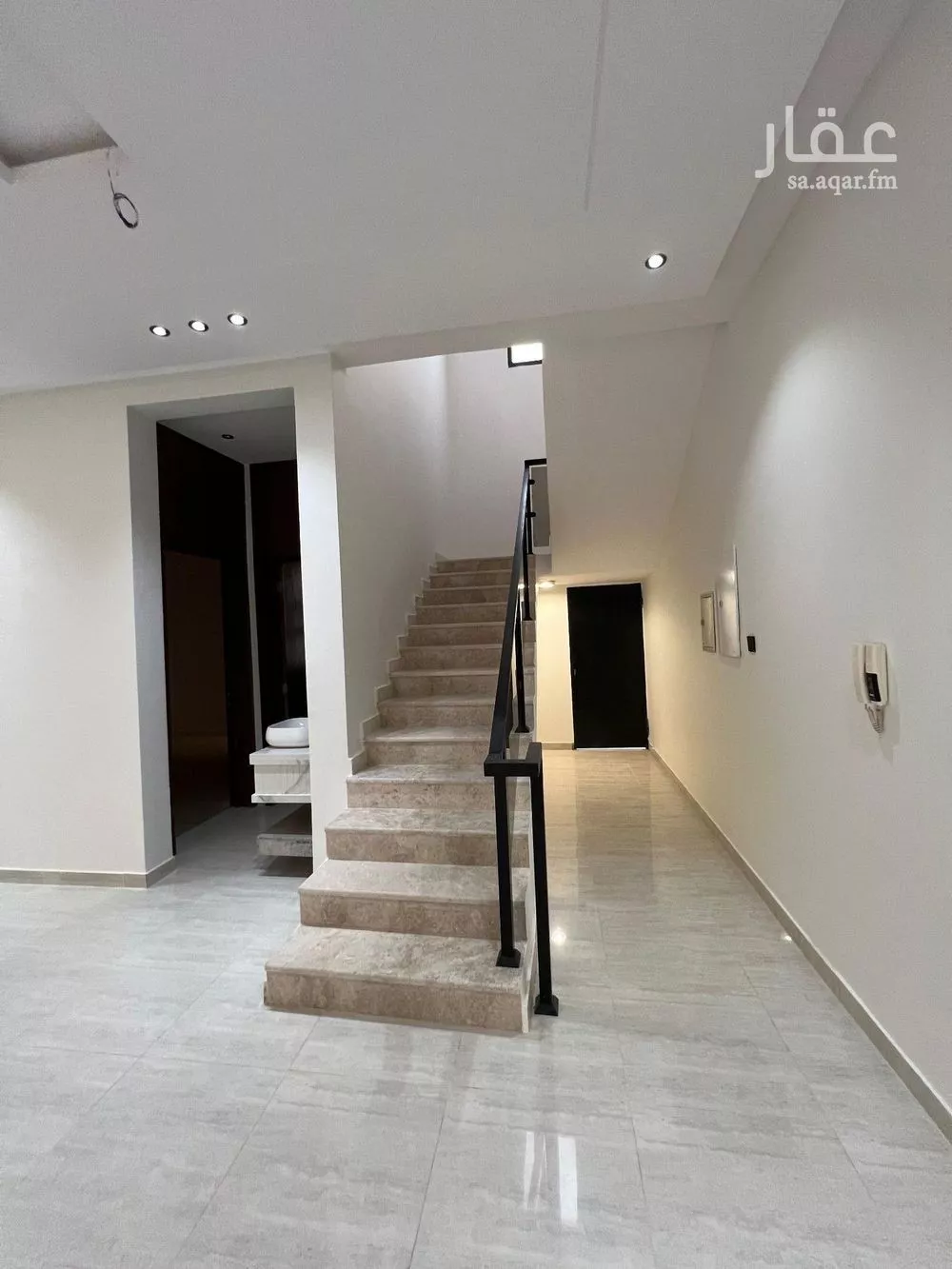 5 bedroom apartment in Al Hazm 12