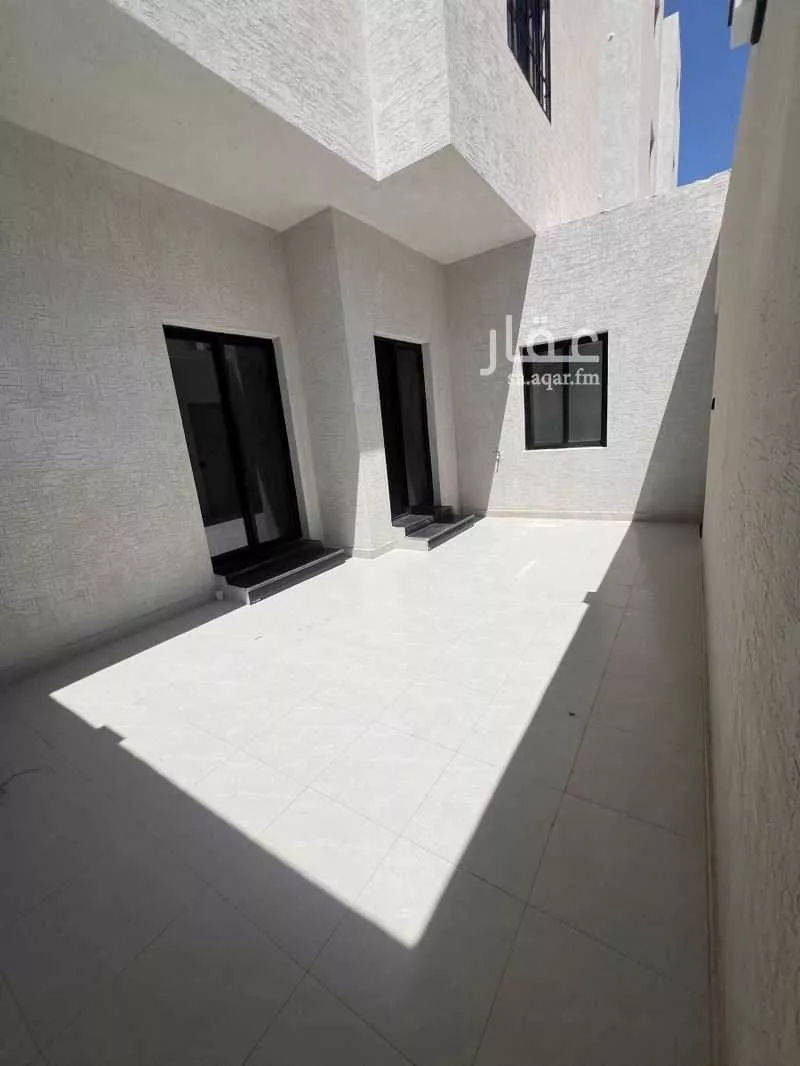 5 bedroom apartment in Ayn Al Khayf 3