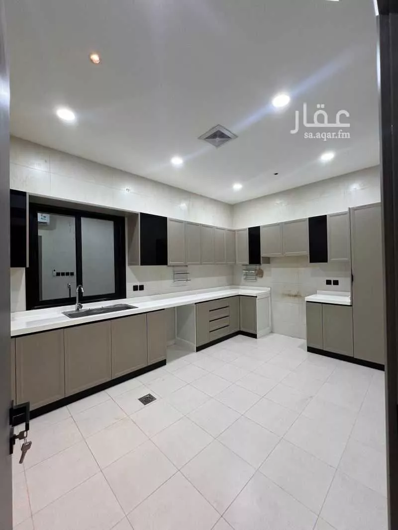 5 bedroom apartment in Ayn Al Khayf 4