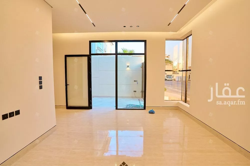 5 bedroom villa in Al Mahdiyyah 16
