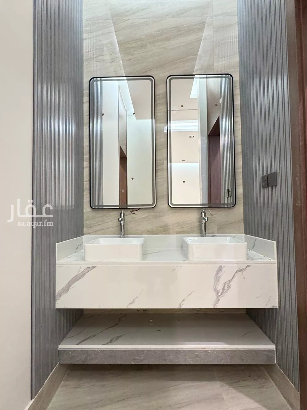 فيلا 5 غرف في الرمال 10