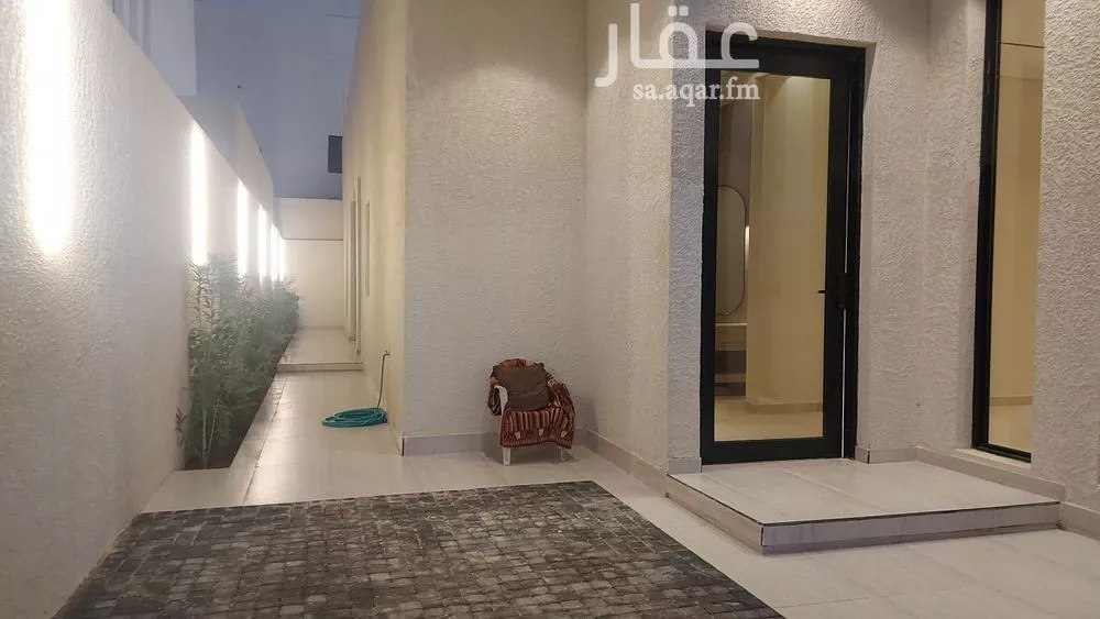 فيلا 4 غرف في الجنادرية 9