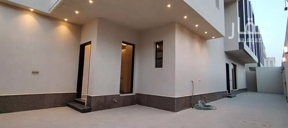 5 bedroom villa in Al Rimal 9
