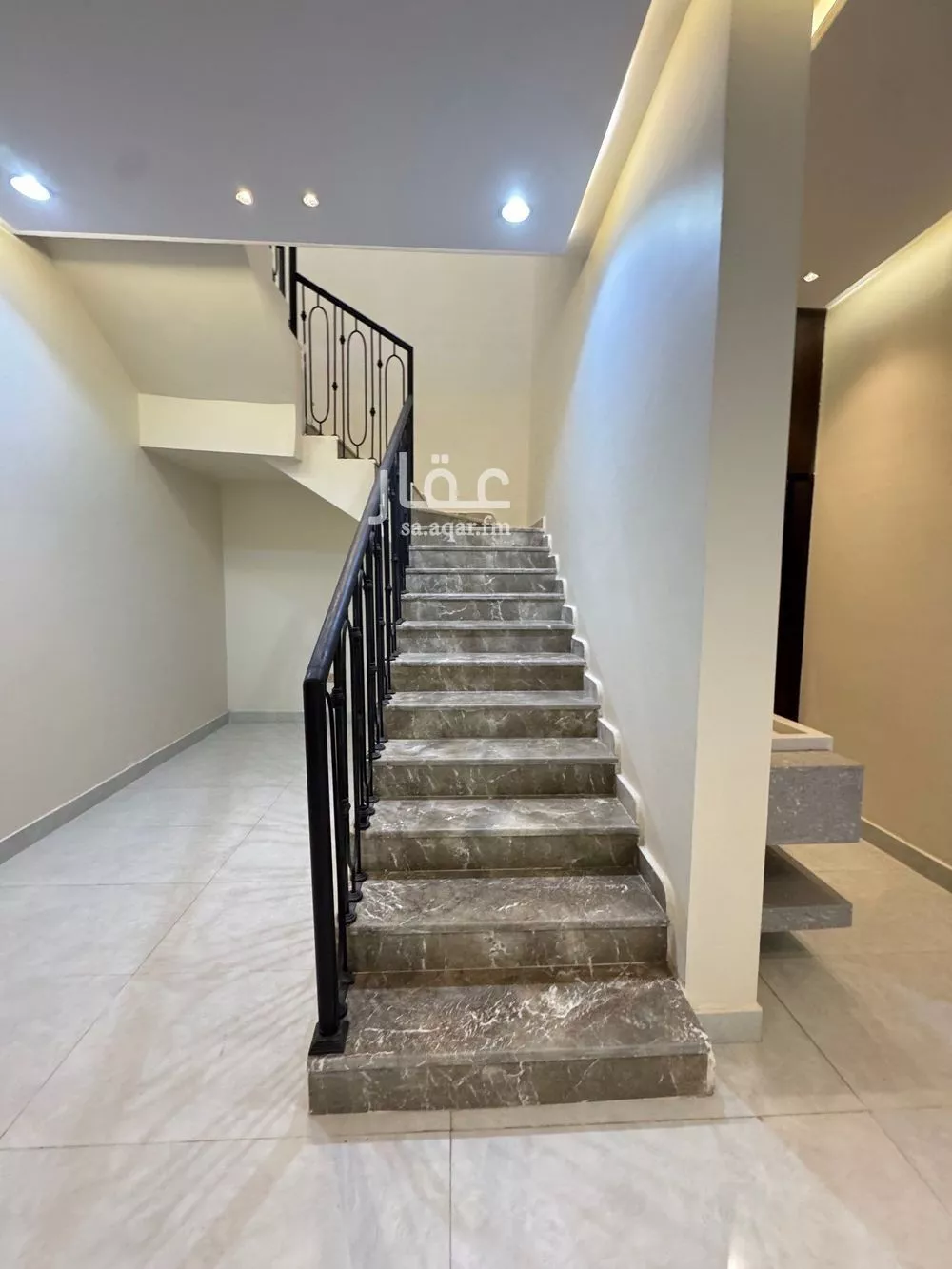 6 bedroom villa in Al Janadriyah 12