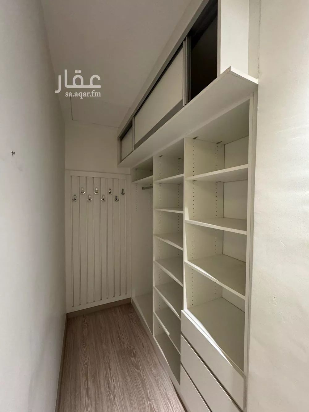 فيلا 4 غرف في العارض 8