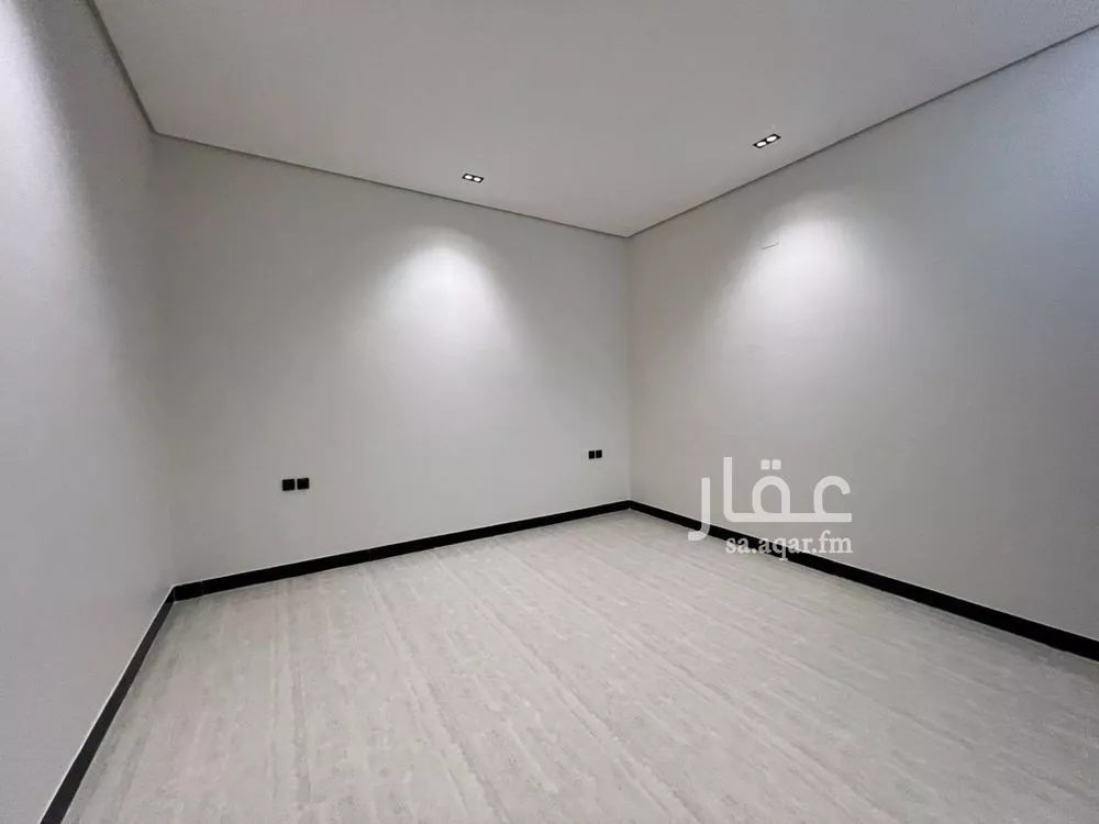 فيلا 5 غرف في الرمال 10