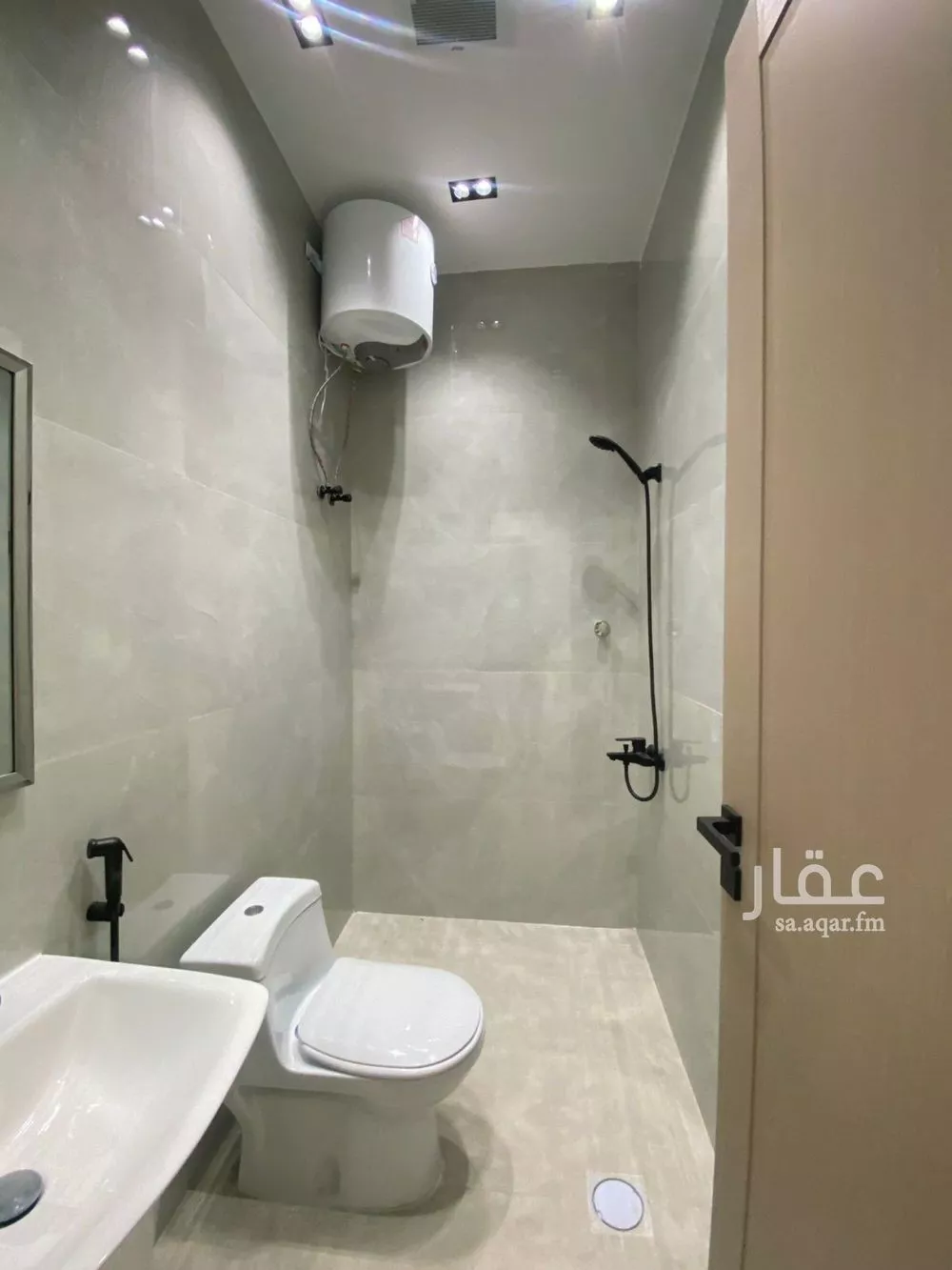 6 bedroom villa in Al Qadisiyah 5