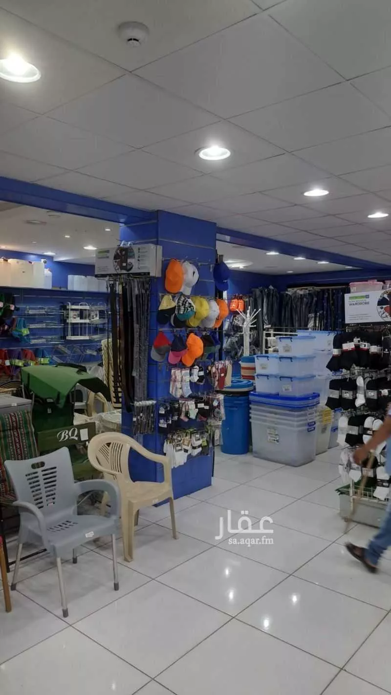 محل 650 م² في الأجواد 4
