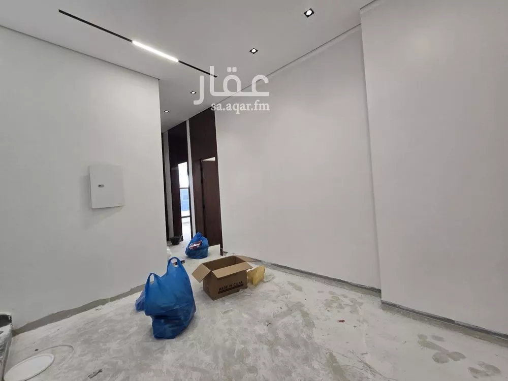 7 bedroom apartment in Al Rimal 9