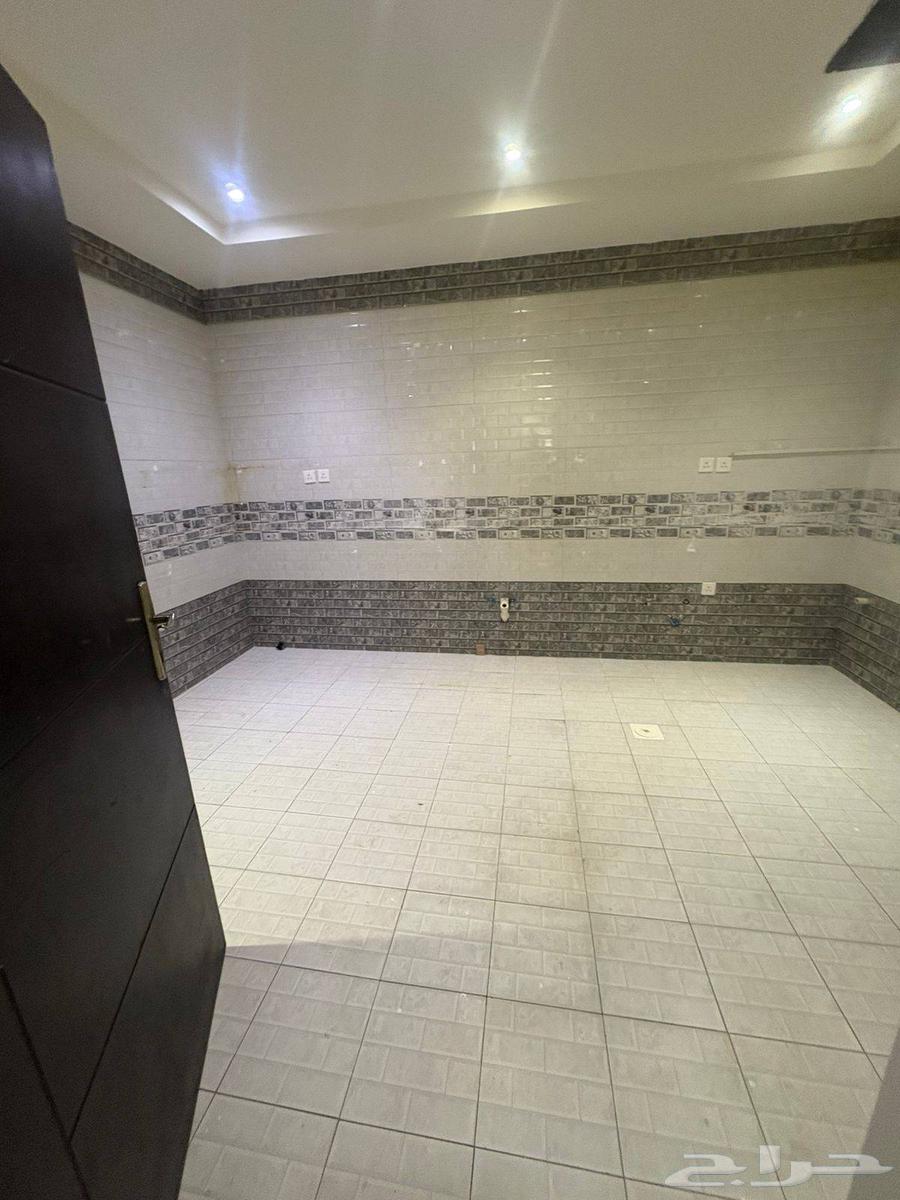 6 bedroom apartment in Al Hamdaniyah 5