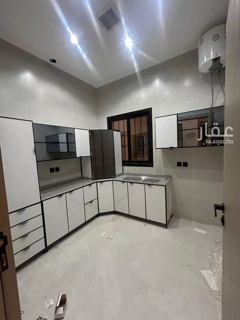 دور 3 غرف في السعادة 8