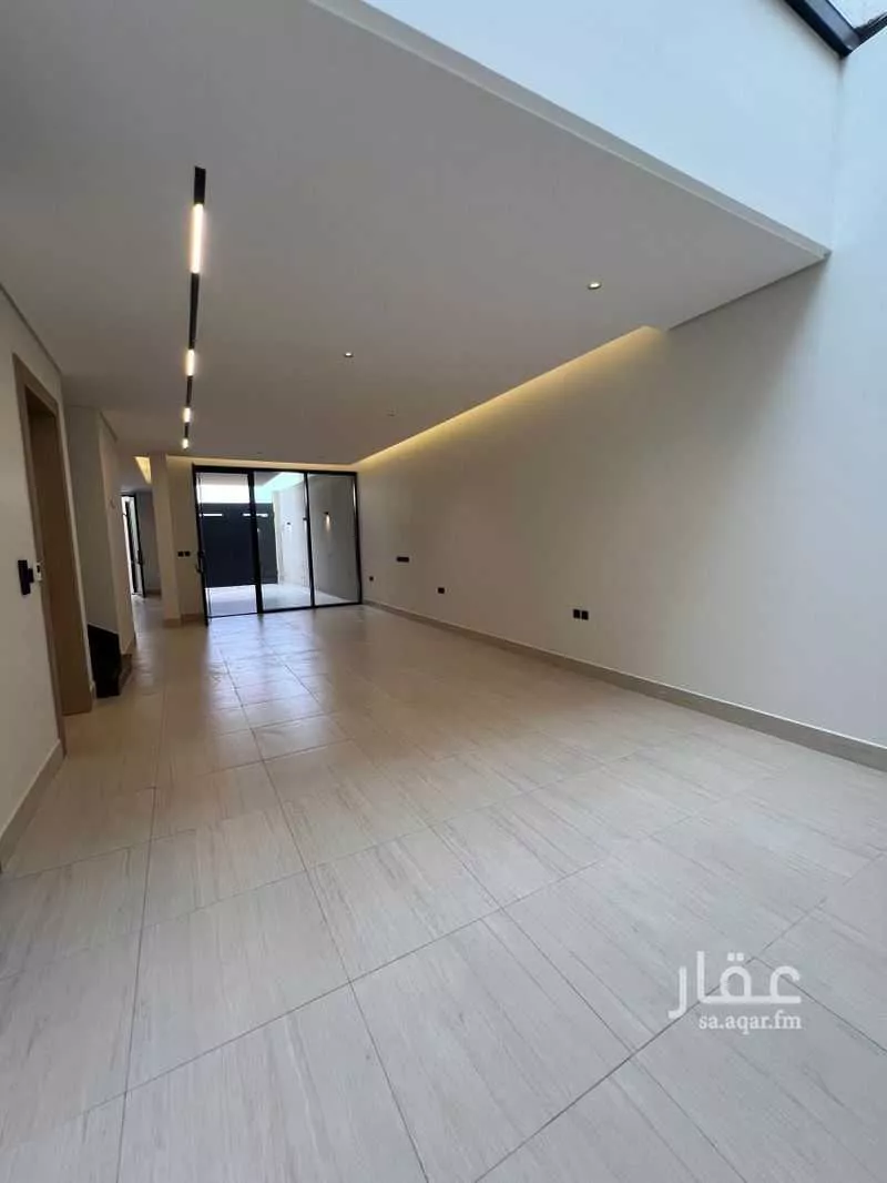 فيلا 5 غرف في العقيق 3