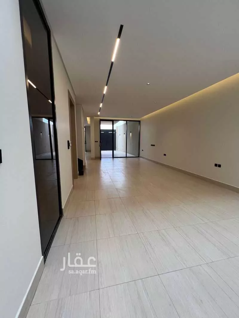 فيلا 5 غرف في العقيق 10