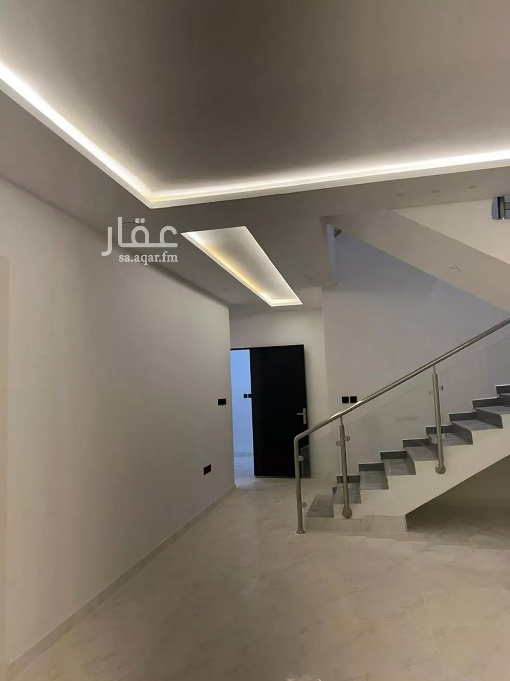 فيلا 15 غرف في عكاظ 9
