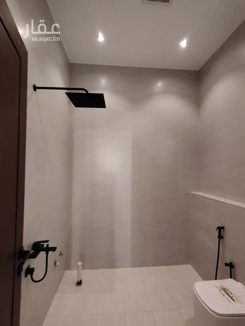 6 bedroom villa in Dhahrat Namar 16