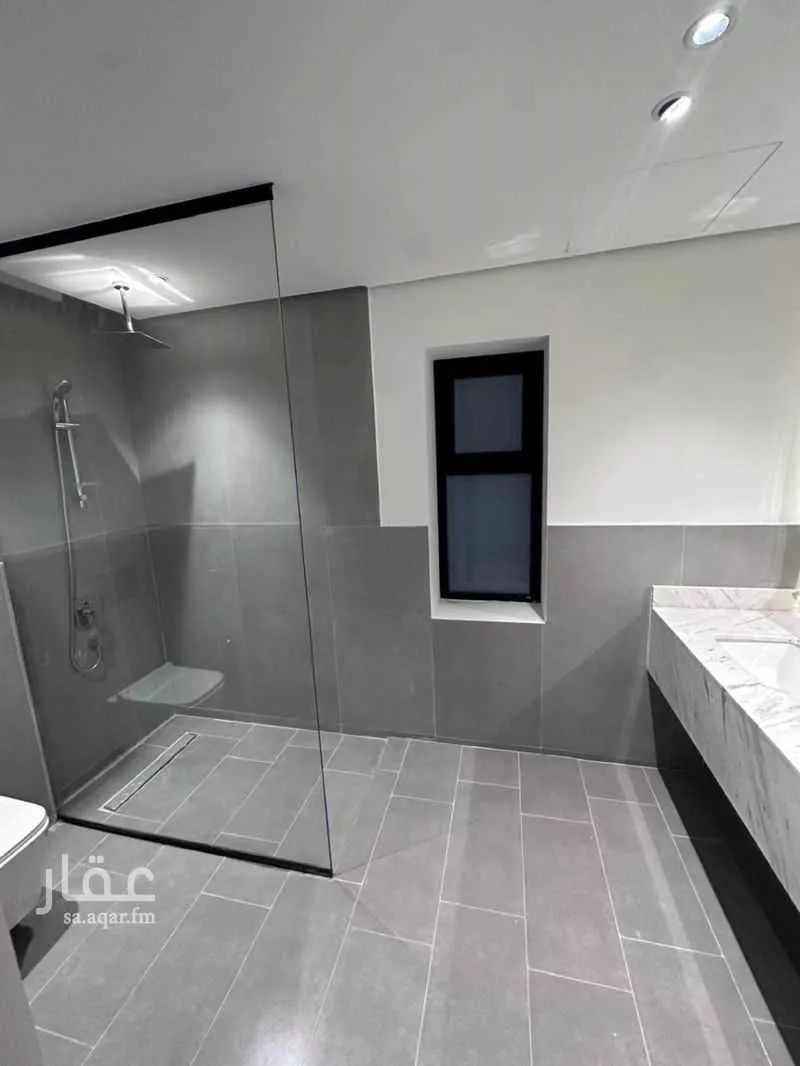 4 bedroom villa in Al Khalidiyah Ash Shamaliyah 6