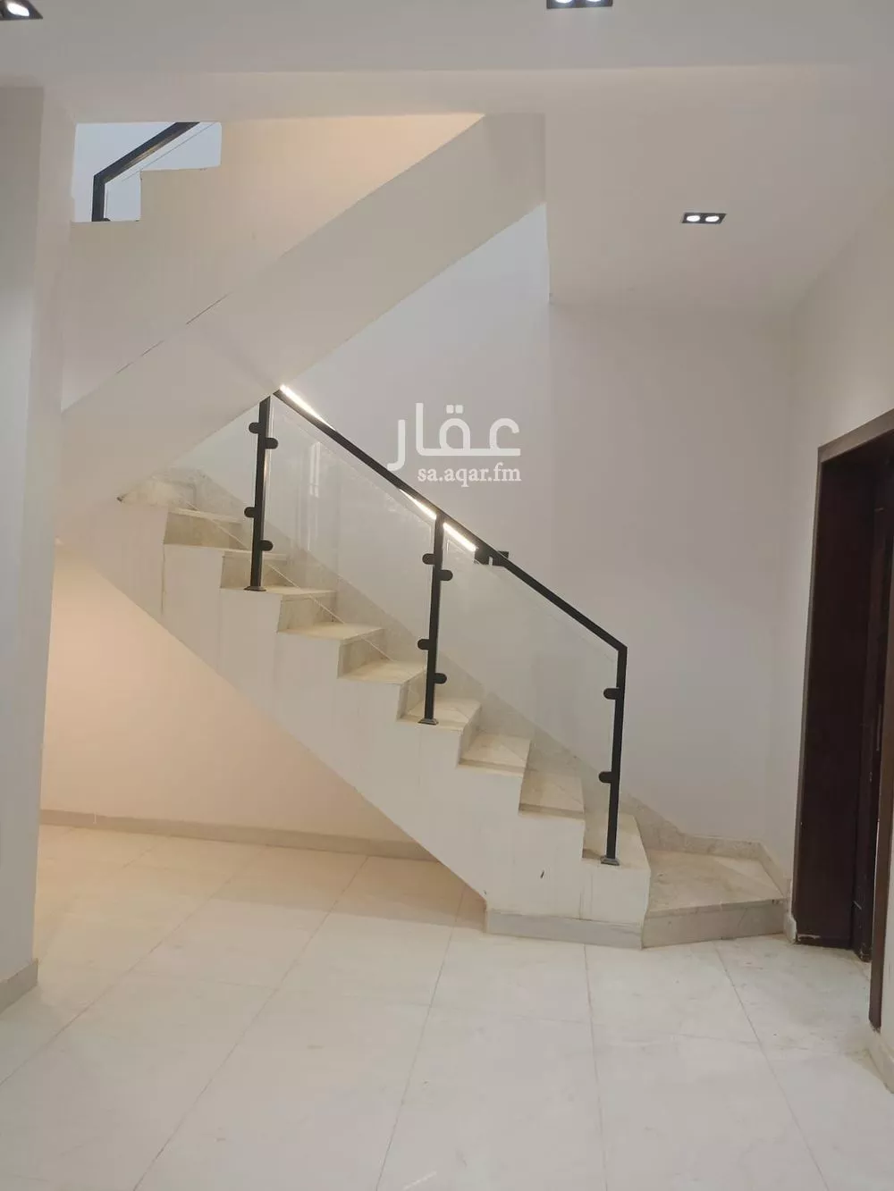 4 bedroom villa in Al Janadriyah 6