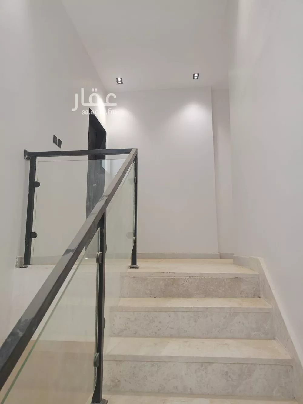 4 bedroom villa in Al Janadriyah 9