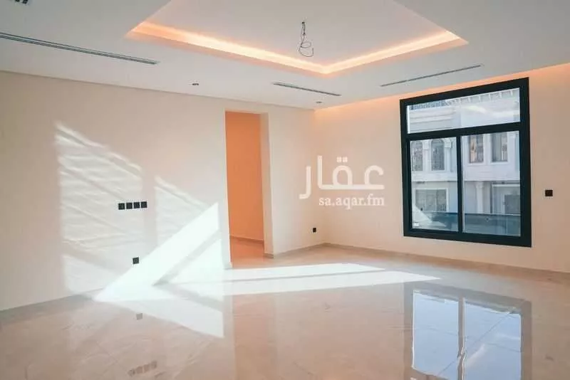 فيلا 4 غرف في الشراع 15