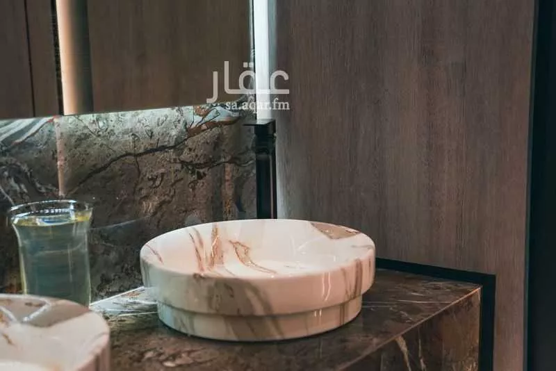فيلا 4 غرف في الشراع 4