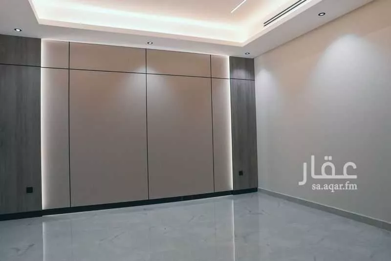 فيلا 4 غرف في الشراع 8