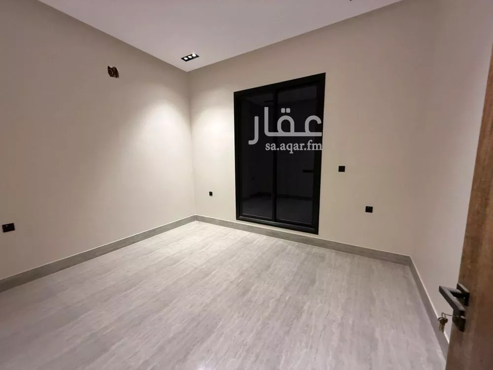 فيلا 4 غرف في العارض 15