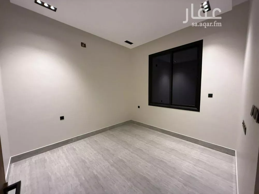 فيلا 4 غرف في العارض 8